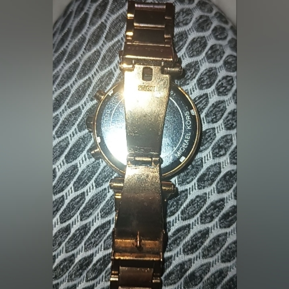 Watch - Picture 2 of 3